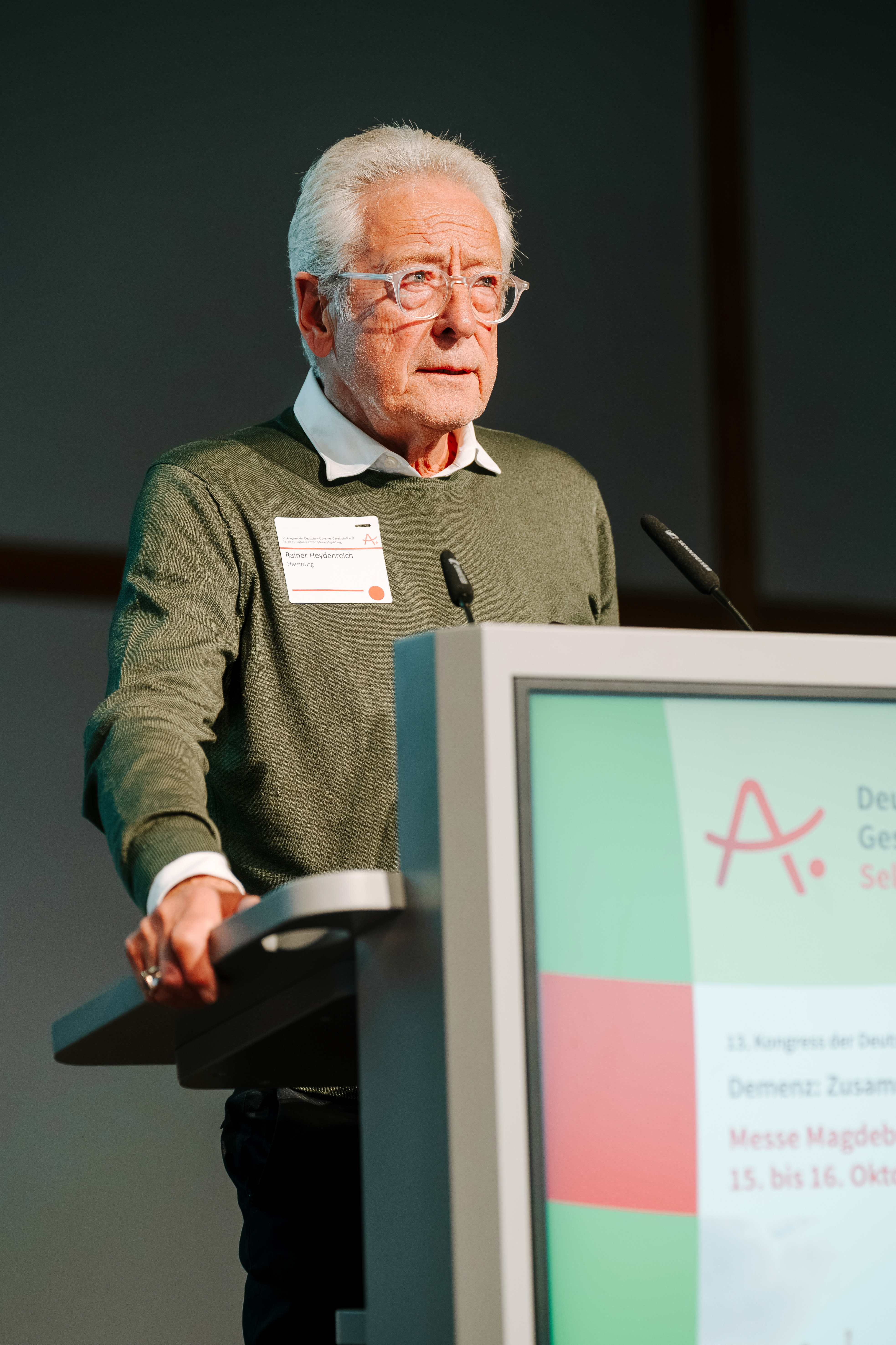 Rainer Heydenreich, Beirat „Leben mit Demenz“ | © Stefan Deutsch Rainer Heydenreich auf dem Podium